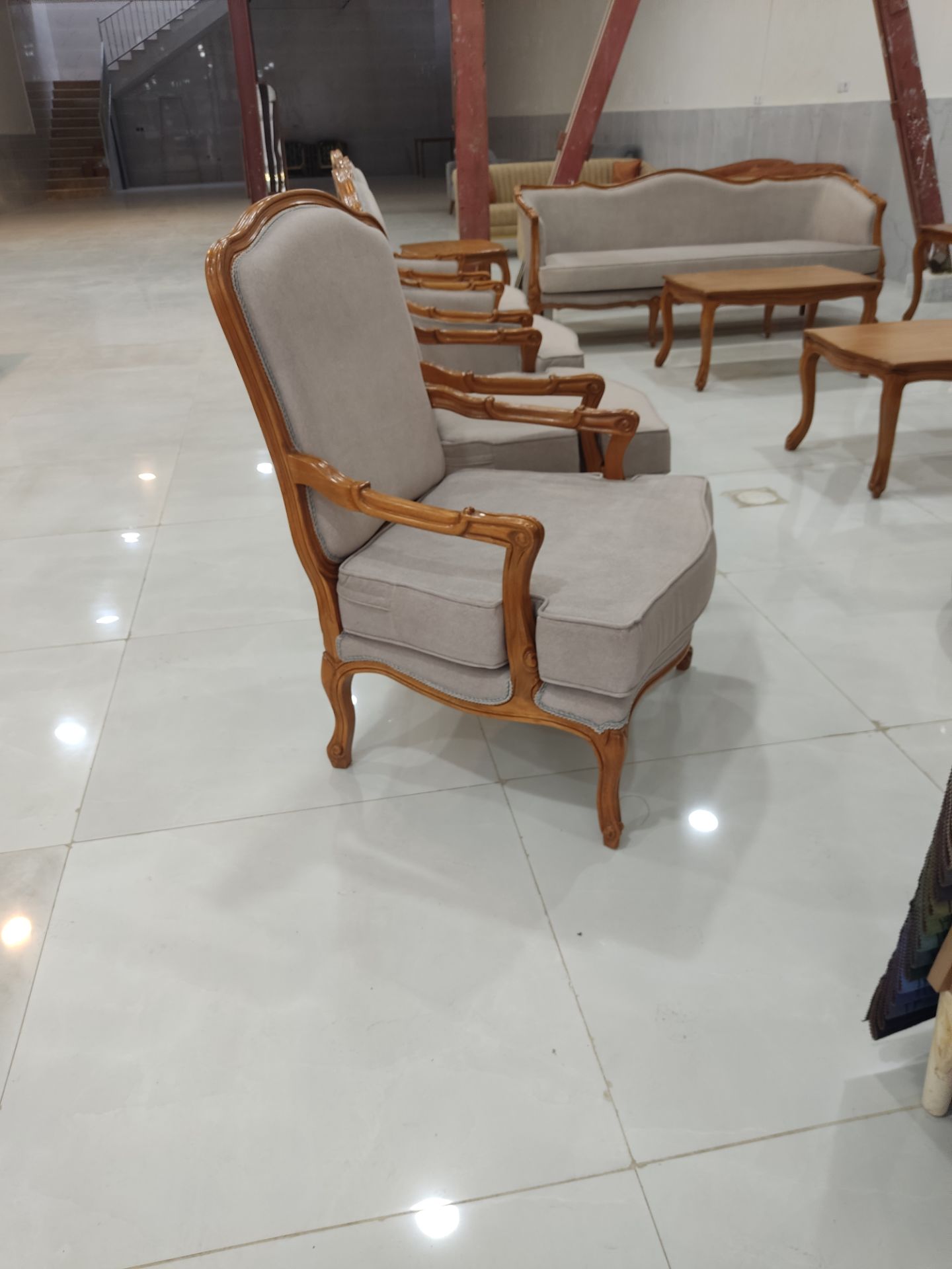 IMG_۲۰۲۶۰۶۰۷_۱۸۱۲۳۳ مبل ابزاری کلاسیک - تصویر 1